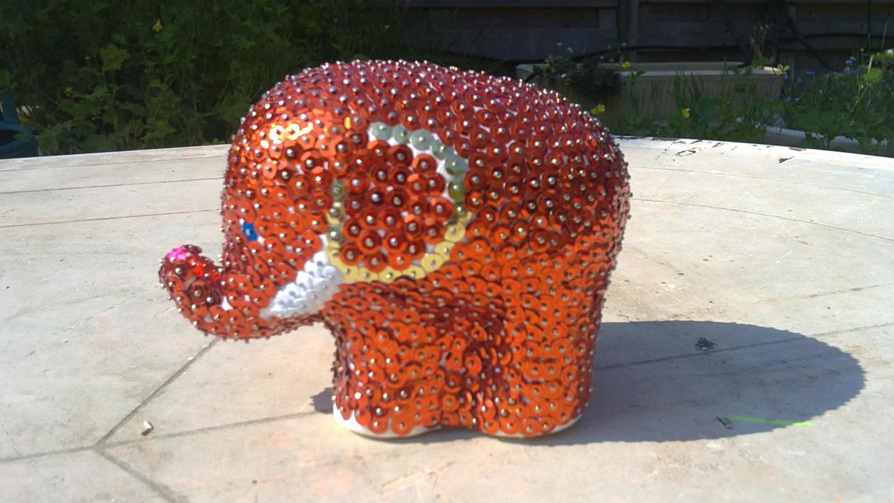 éléphant en sequins